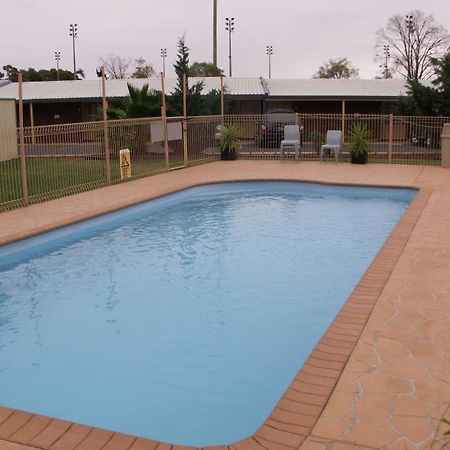 פארקס Parkview Motor Inn מראה חיצוני תמונה