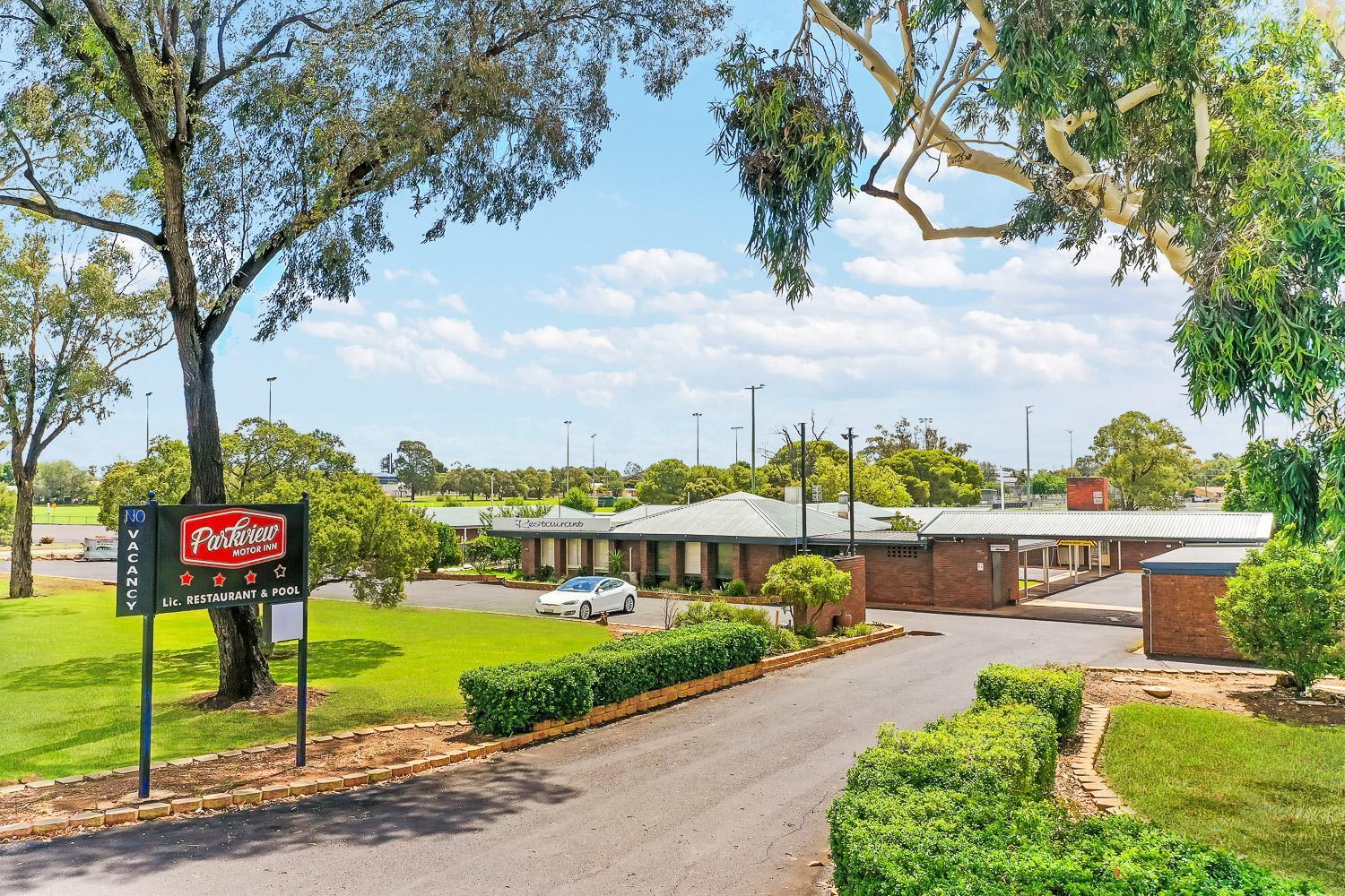 פארקס Parkview Motor Inn מראה חיצוני תמונה