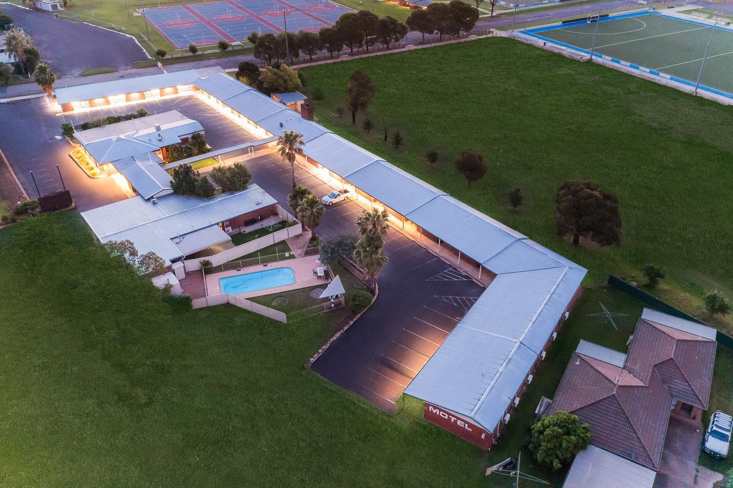 פארקס Parkview Motor Inn מראה חיצוני תמונה