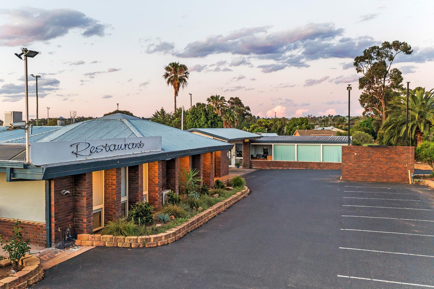 פארקס Parkview Motor Inn מראה חיצוני תמונה