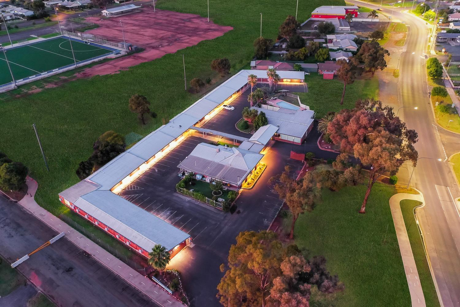 פארקס Parkview Motor Inn מראה חיצוני תמונה